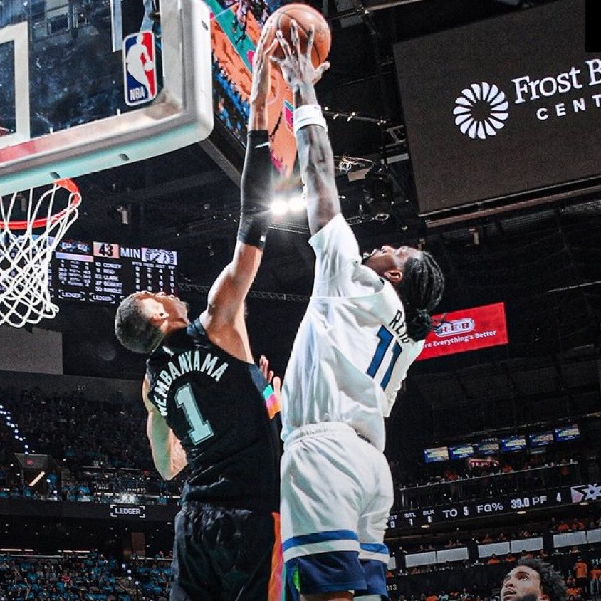 单场11个帽，文班独占NBA季后赛历史第一。他特娘才打了5场季后赛…森林狼vs马