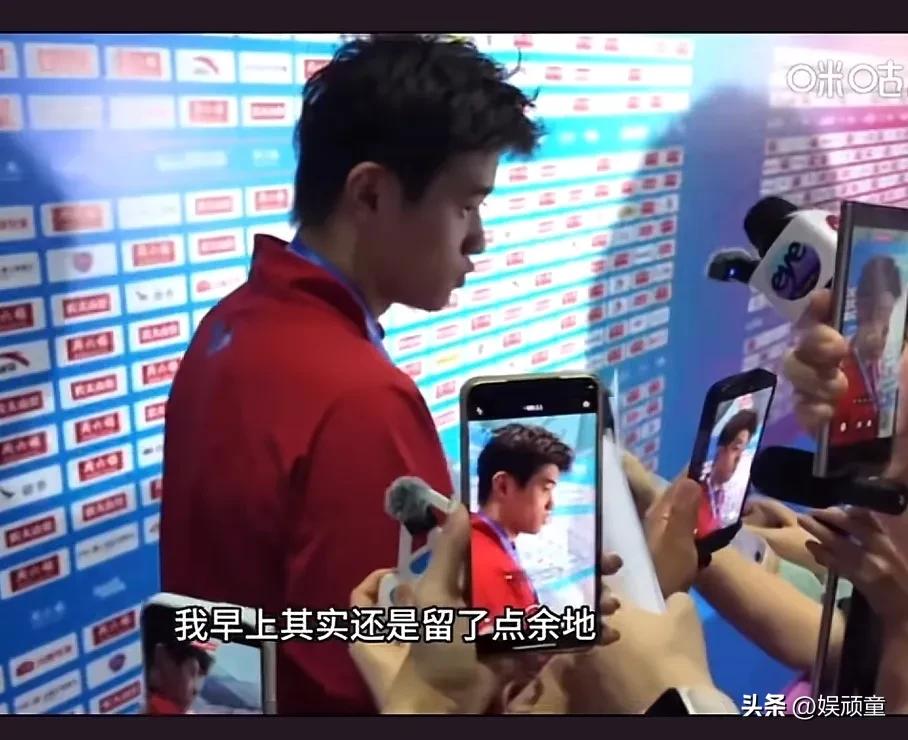 潘展乐赛后采访让人心疼！
冬训过程中，更辛苦，动作更精细，陆地上感觉还不错。到水