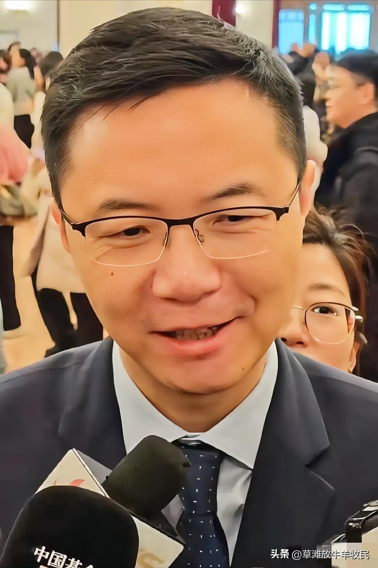 两会聊到调休，才发现香港的休假也太香了！
 
看了今年两会直接被香港的休假制度羡