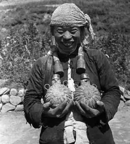 1942年，冀南军区开会时，参谋万怀臣提到一个情报：山东武城县有座伪军炸药厂，设