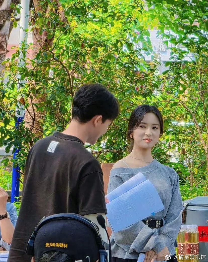 沈月和张晚意的cp如何，沈月这个漏肩好显壮啊