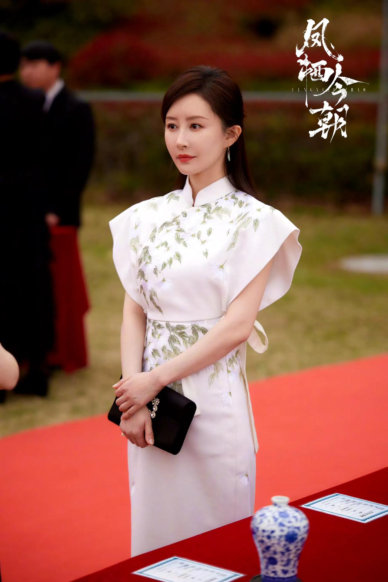 @舒畅 主演的短剧凤栖今朝，5月30日10点上线，记得收看喔[比心]