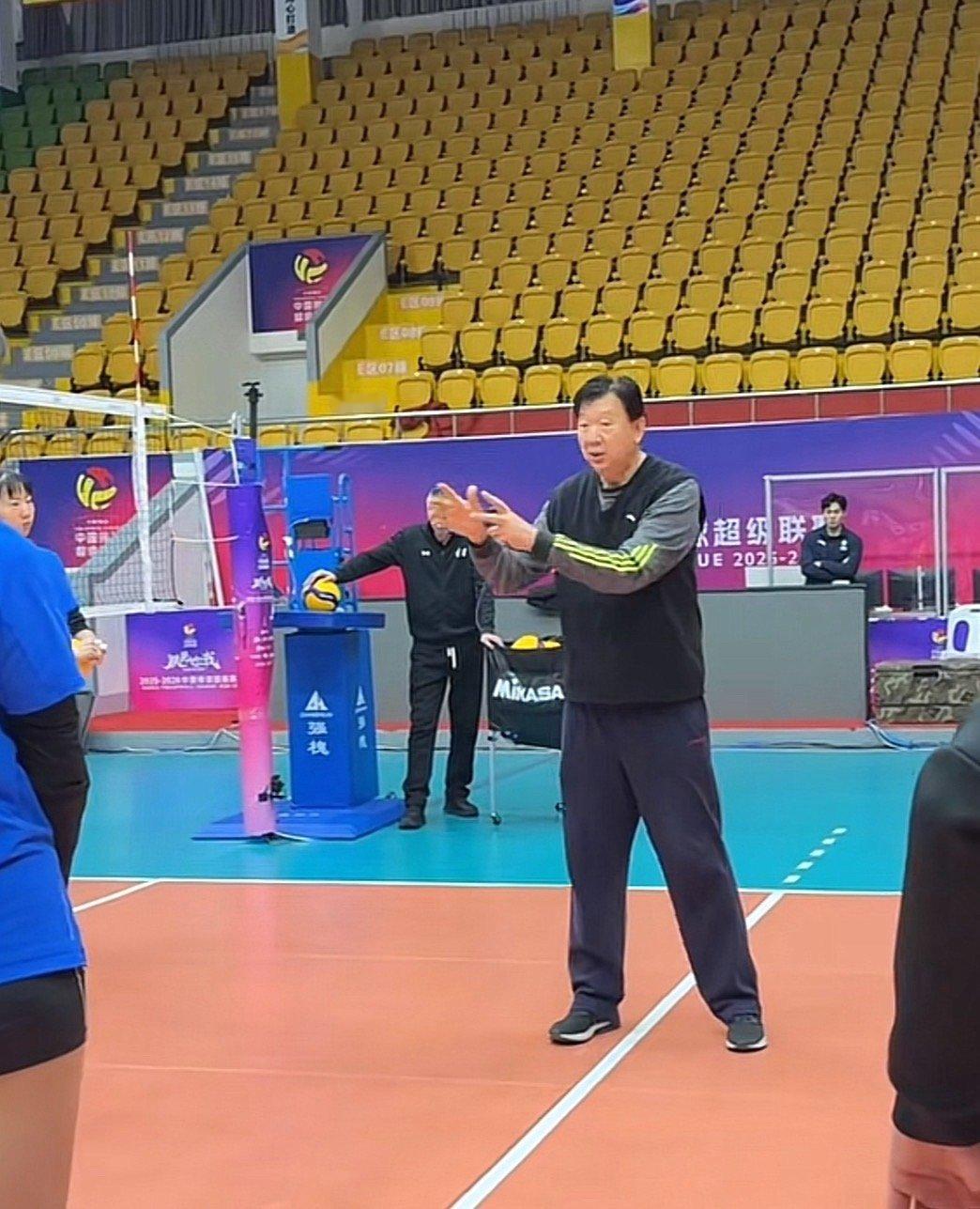 辽宁女排换帅！前八一男排、辽宁男排主教练李海运上任！2025-2026中国女排超