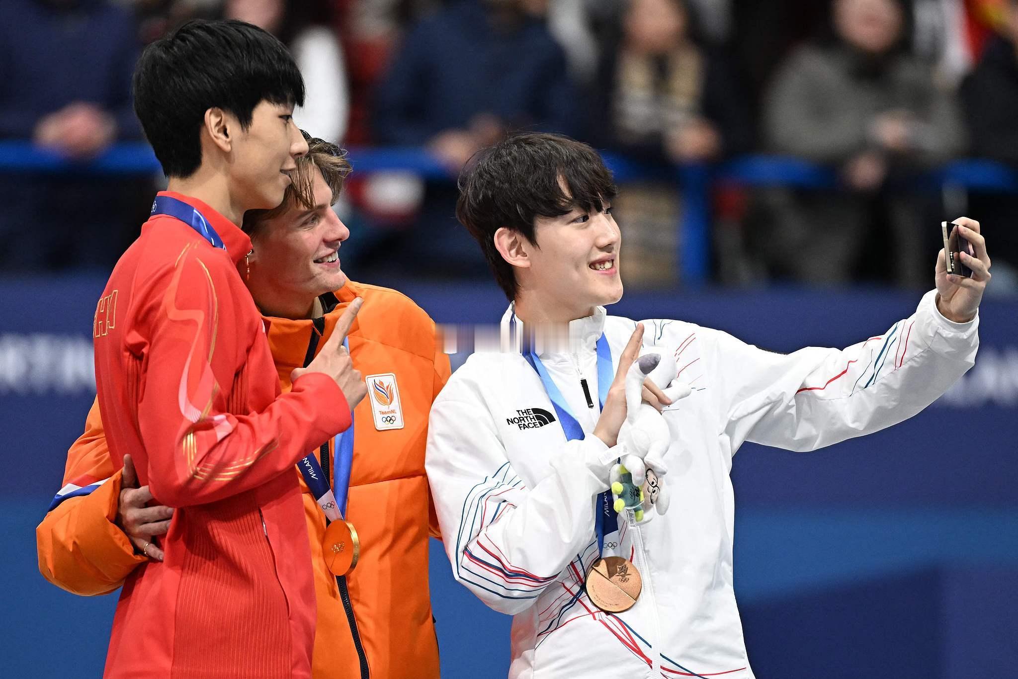 🇨🇳孙龙在男子短道速滑1000米比赛中获得银牌🥈仅比金牌慢了0.028秒—