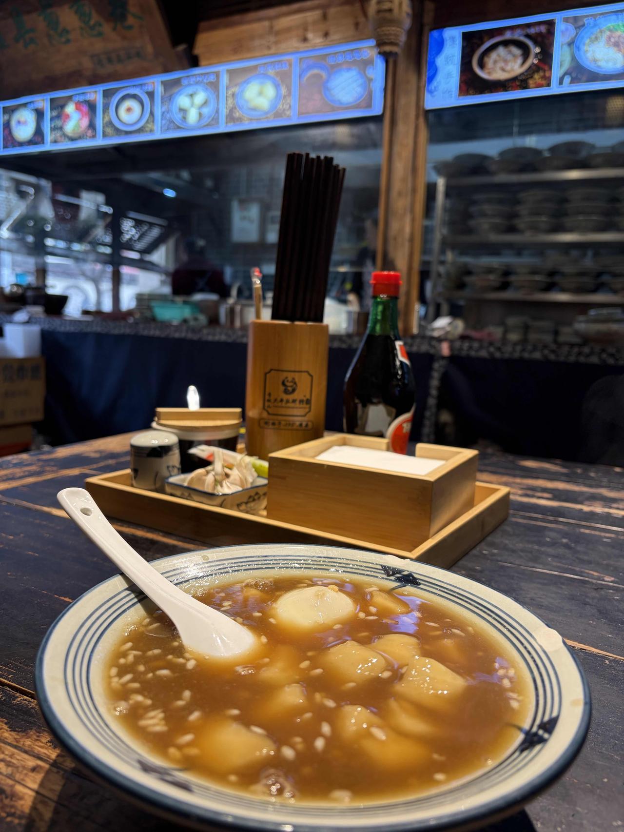 一碗醪糟，暖到心底 260319

从早上八点半到医院，折腾了两个多小时终于看完