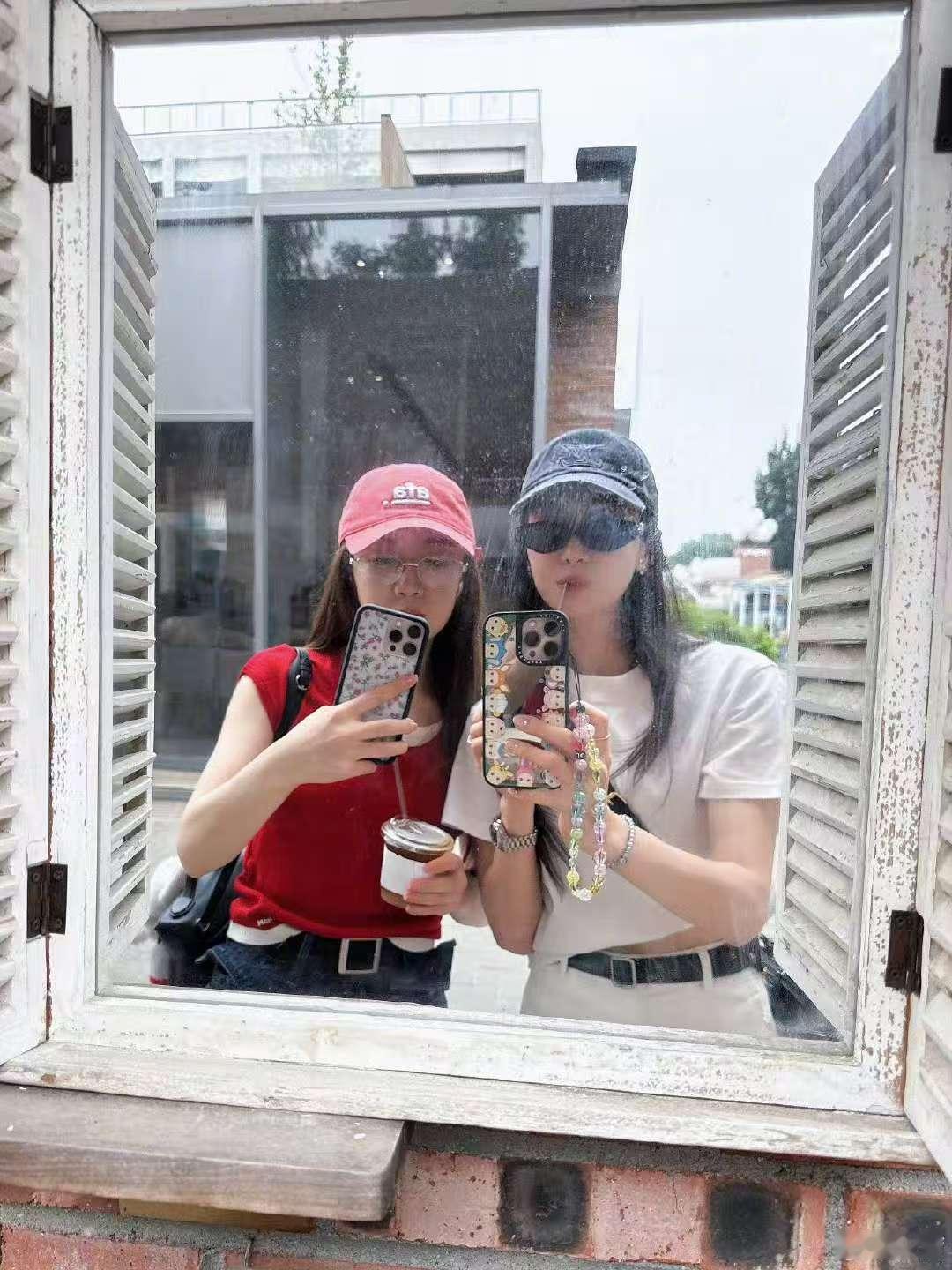宋茜陈梦逛吃日常宋茜陈梦平平无奇的日常友谊长存！宋茜陈梦平平无奇的日常 ​​​