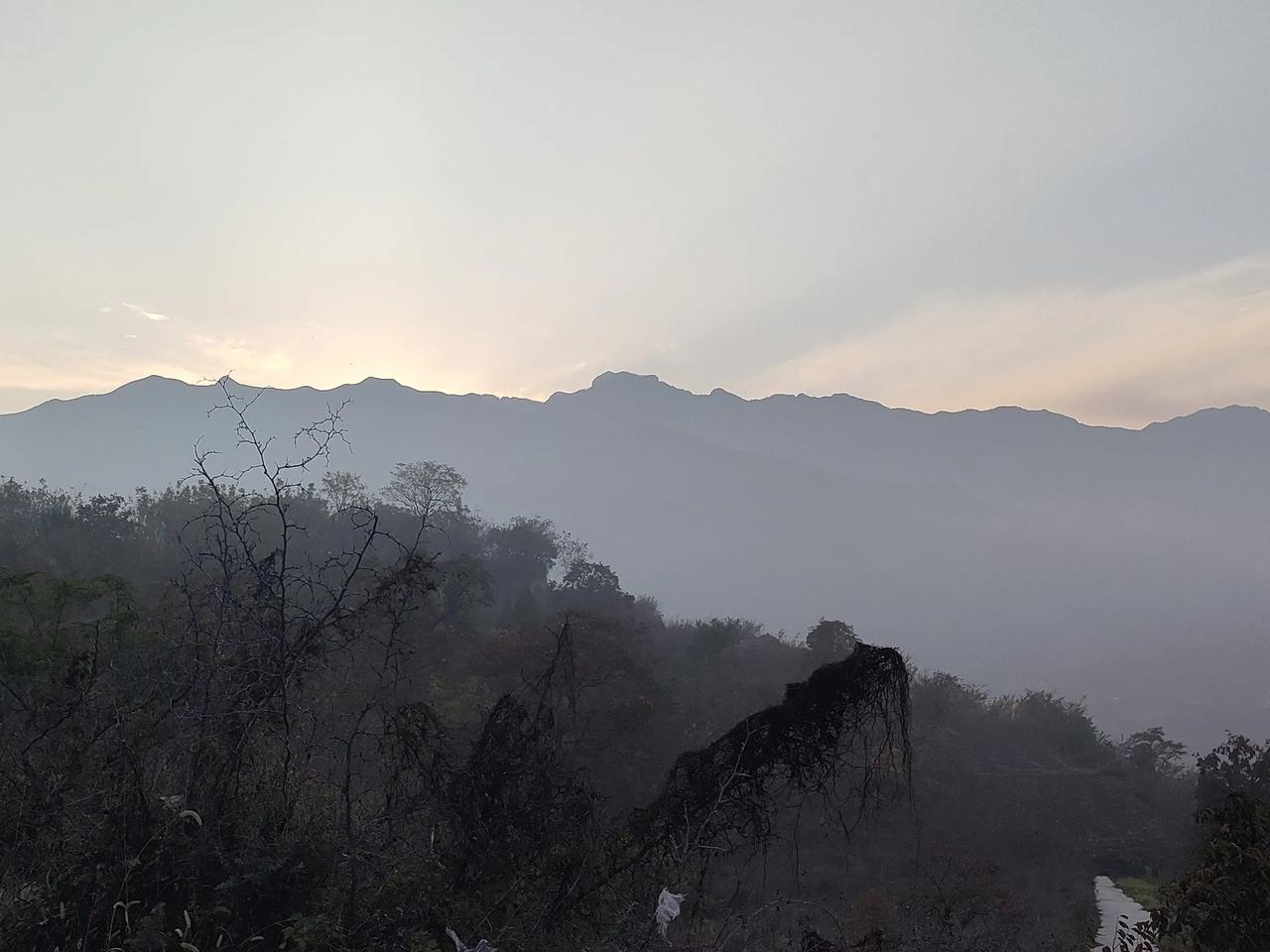 ##你有秦岭山脉美丽的风景照吗#秦岭北麓潼关县上鹿岭。#陕西美景打卡#