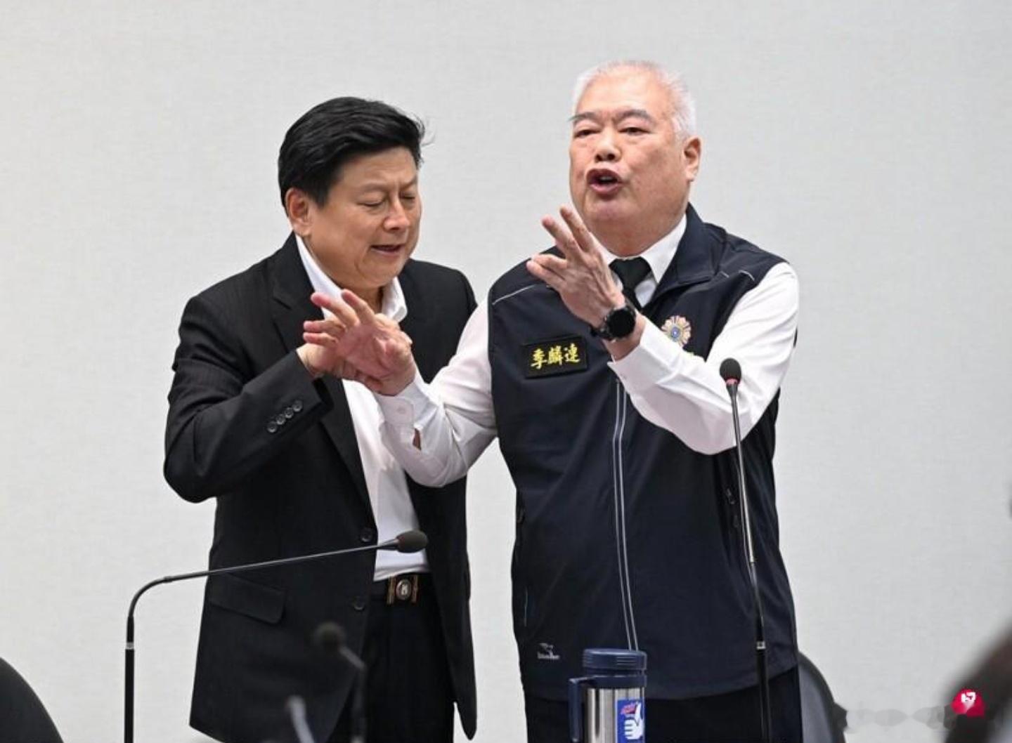 传闻韩国瑜支持赖清德的8000亿军购案。国民党副主席警告，倘若消息属实，韩国瑜就