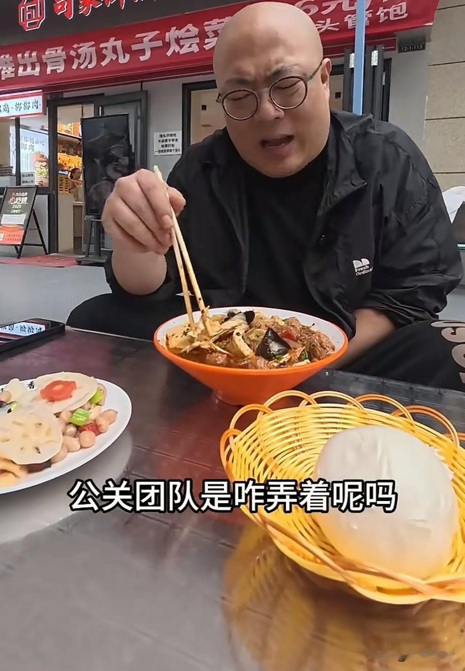 连餐饮店老板都看不下去西贝公关了，
喊话贾哥，你家公关团队是咋弄的，
7岁的毛毛