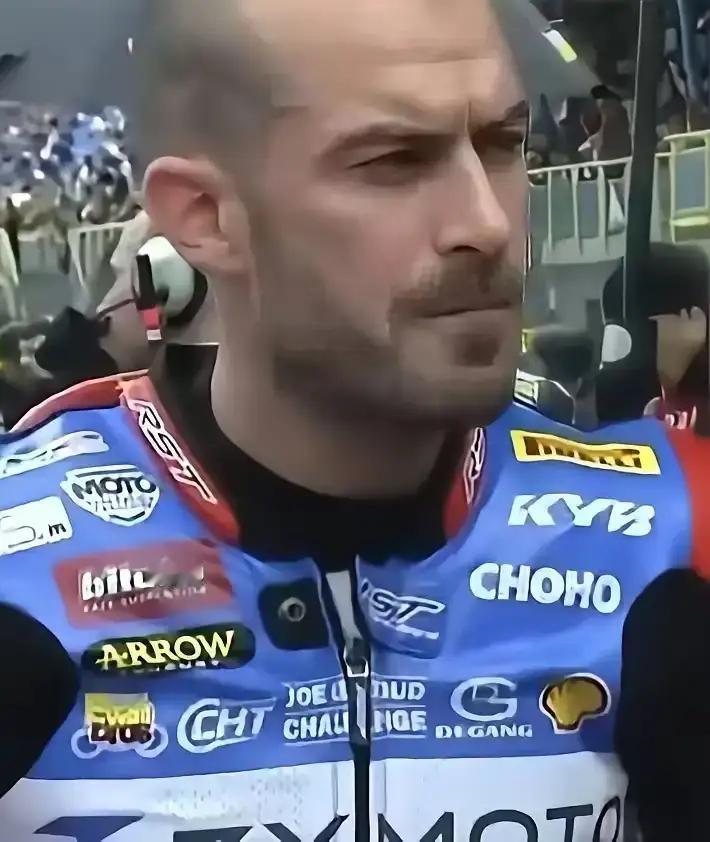 WSBK荷兰站，最后一场比赛，最憋屈的不是观众，也不是张雪而是德比斯，因为他刚开