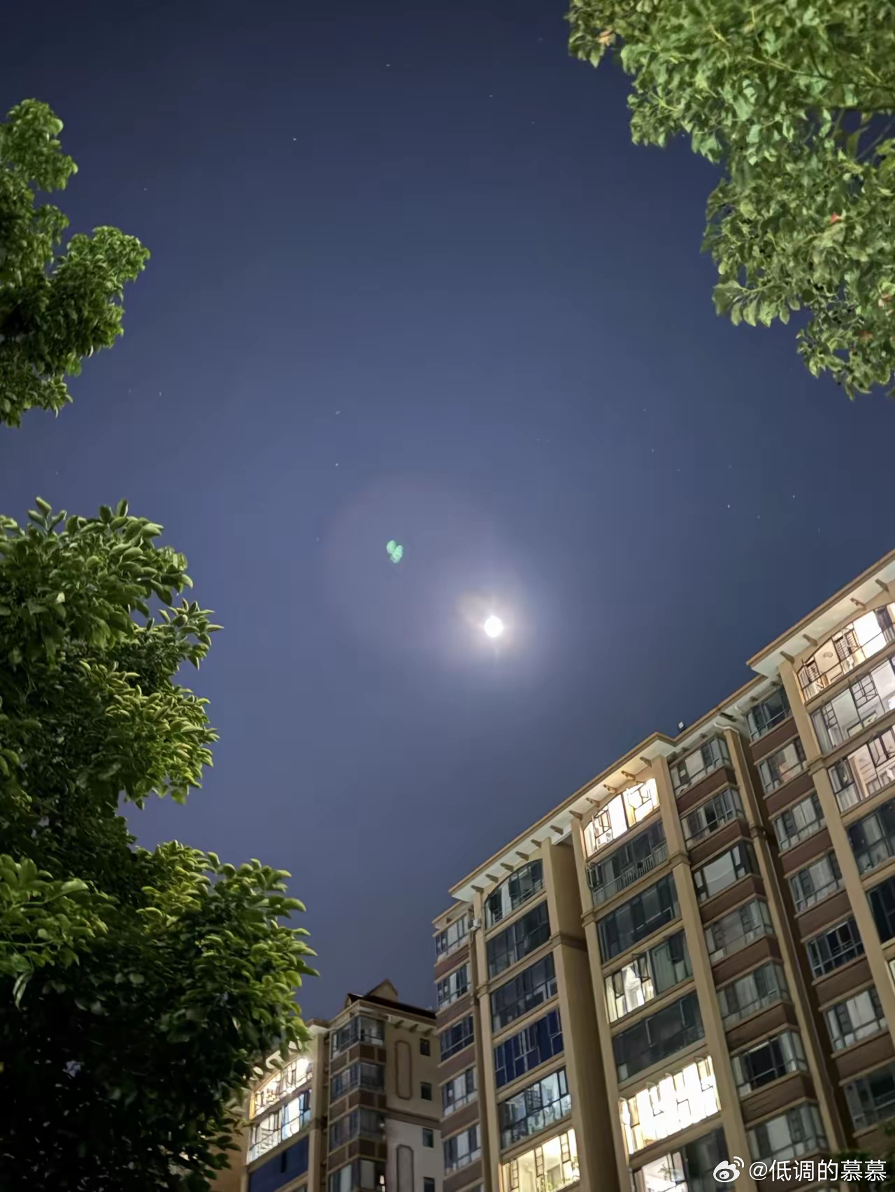 人真的不能太圆满。表弟两口子都是研究生，都是高校教师，吃的，住的，都是最好的，就