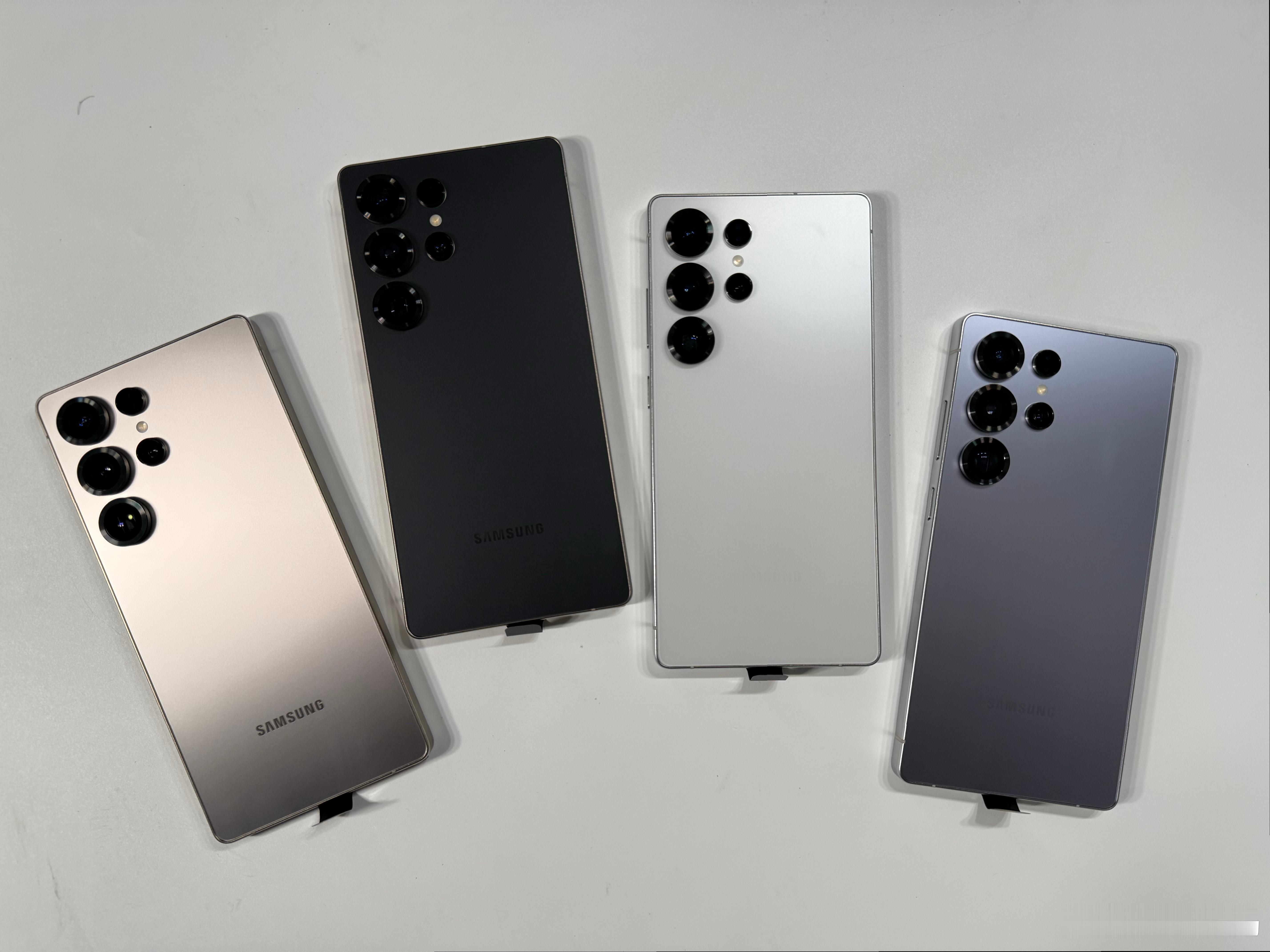 纠结颜色的可以来看实拍看三星S25Ultra ，标准4色 