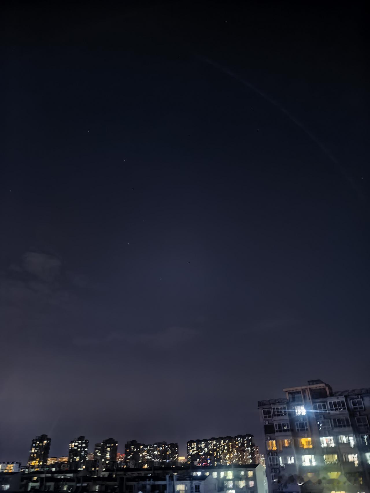 夏日生活打卡季 八月四日，雨后的石家庄夜景绝了！
原本就灯光璀璨的石家庄，在雨水