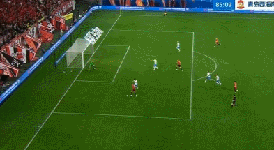 郑智溃败！成都蓉城4-0领先青岛西海岸。
比赛进行到下半场第86分钟，主队成都蓉