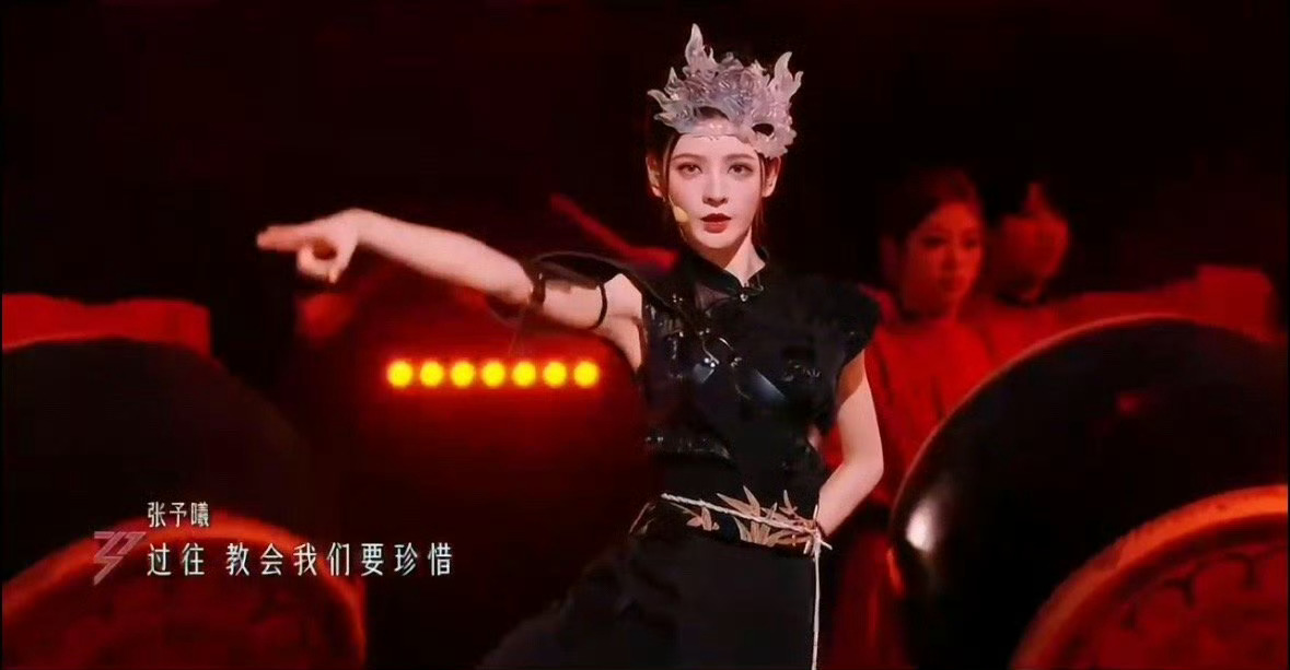 #张予曦比浪姐时更加自信张扬了#姐姐多多上舞台吧[羞嗒嗒] ​​​