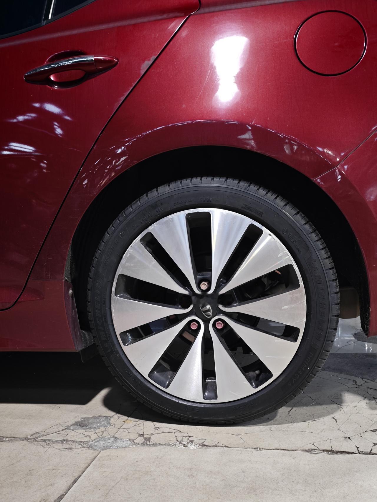 快服役15年的老车了，又给换了4条全新的米其林轮胎，那这样！怎么还得再开5年。