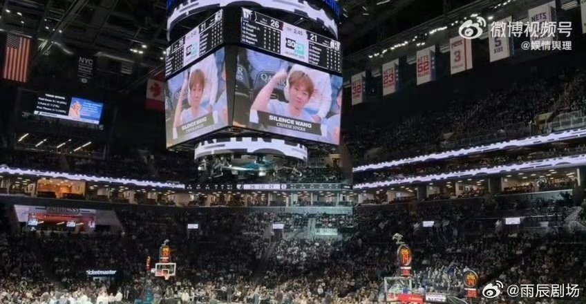 NBA现场放汪苏泷像晴天像雨天汪苏泷去看NBA 汪苏泷NBA现场状态绝了！清爽帅