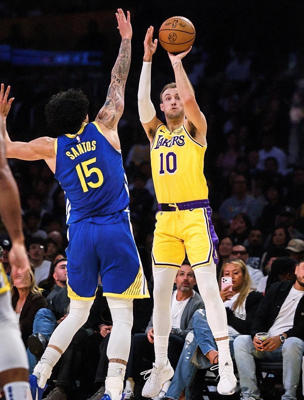 签约肯纳德，
让湖人赢麻了！
光他46%的三分命中率就是
文森特比不了的！

肯