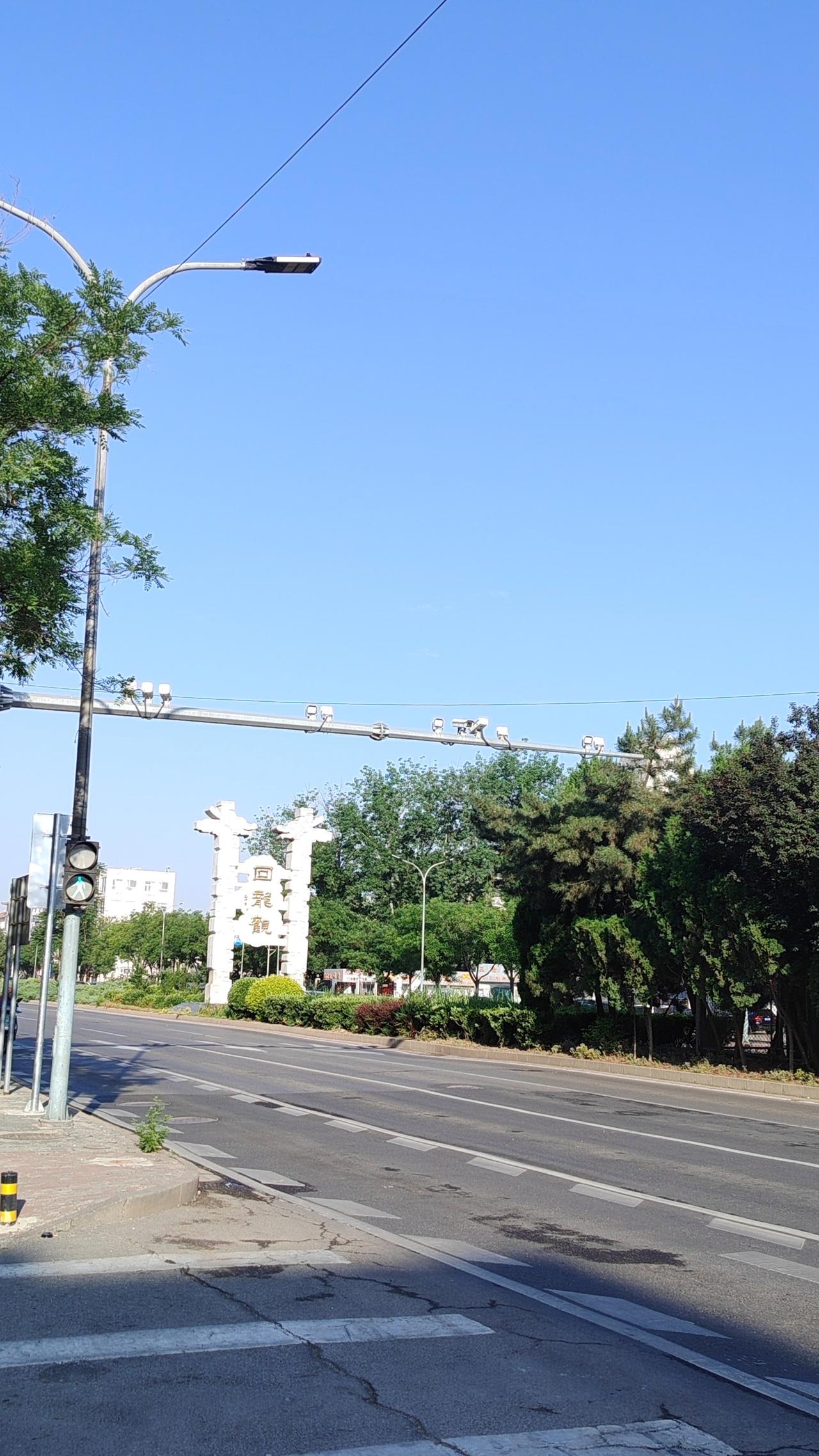 清华教授华罗庚在19岁遭遇腿疾，人生跌入灰暗低谷，但他未向命运低头，而是另辟蹊径