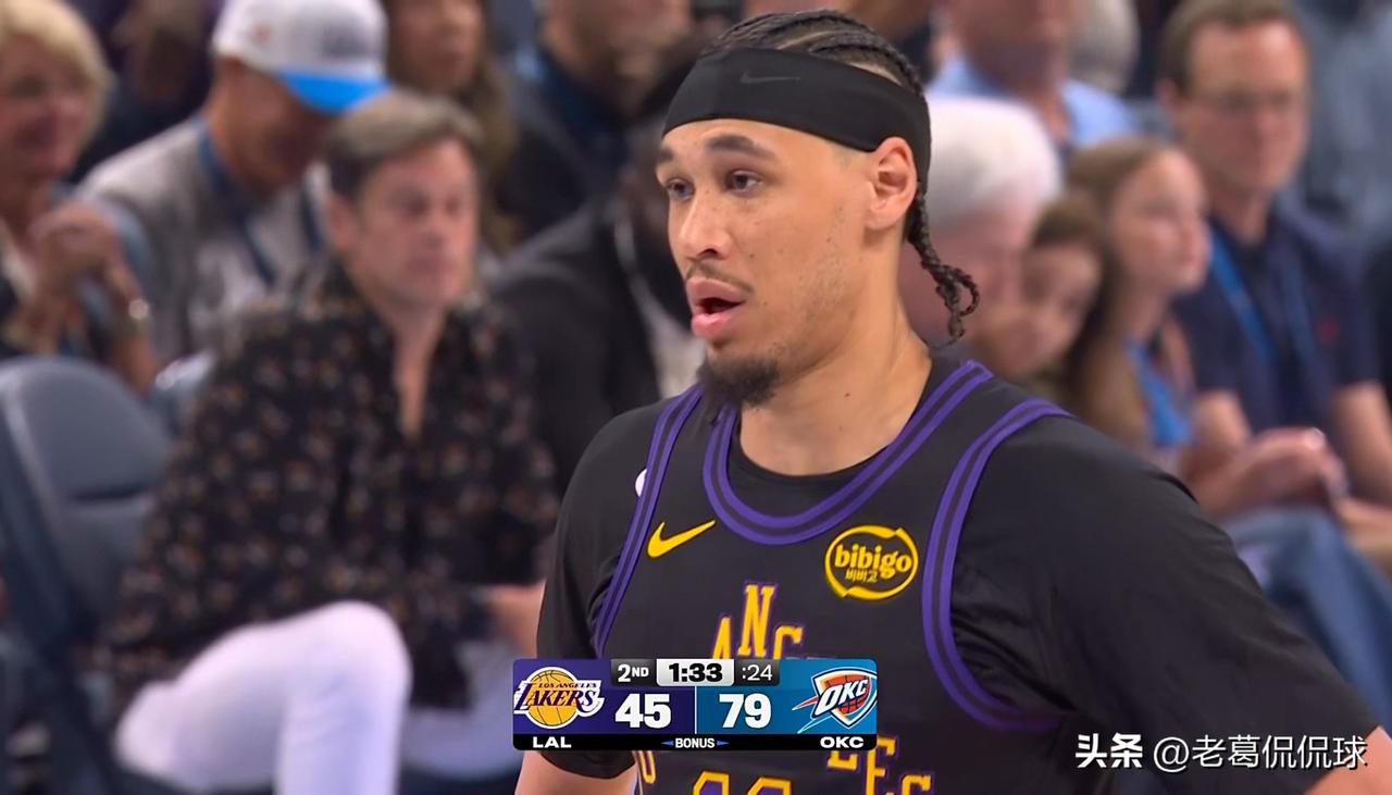 湖人替补中锋海斯竟然怒抢1篮板！在今天湖人客场以96：139输给雷霆的比赛中，身