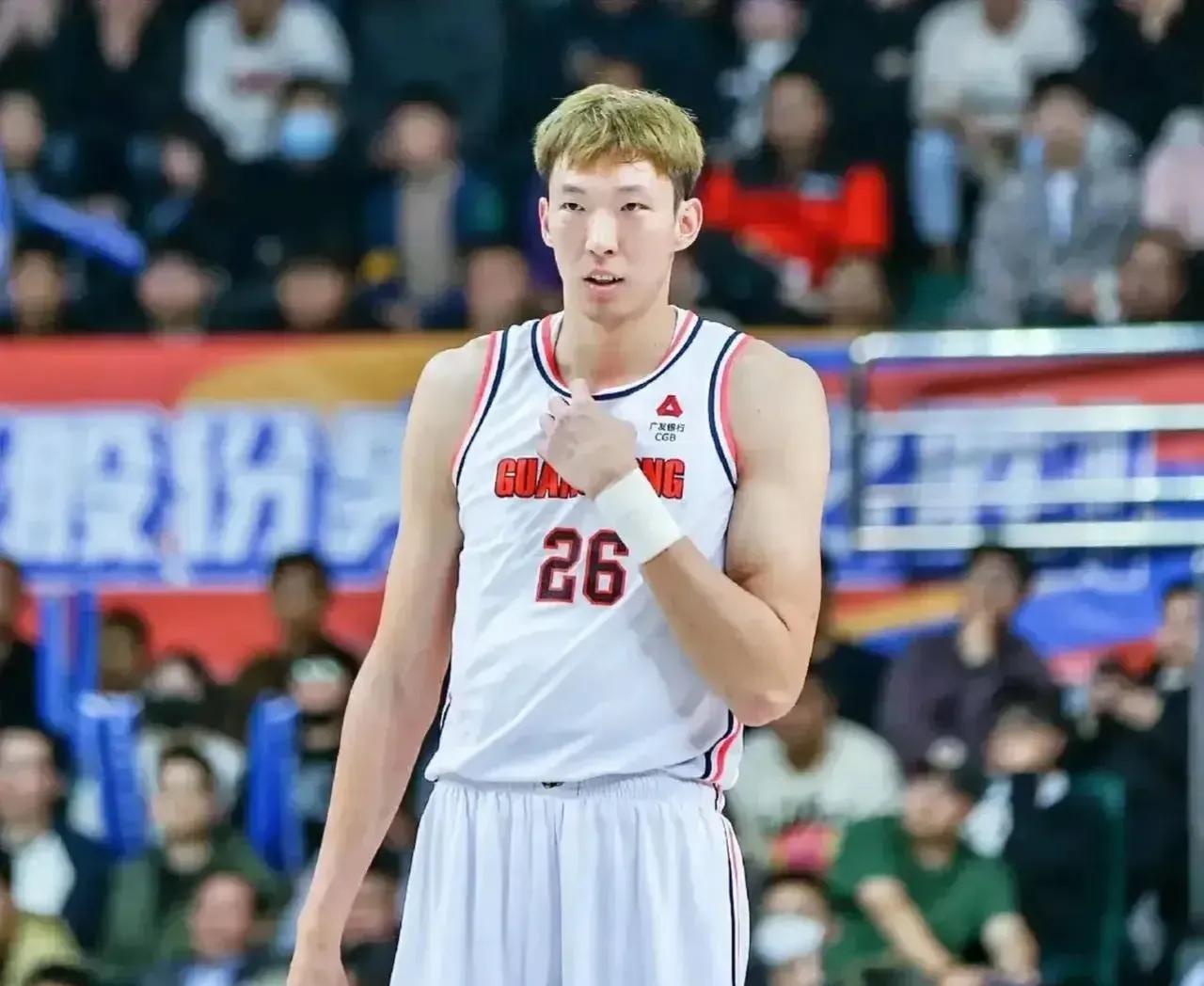 **CBA转会风云再起！十大传闻汇总**

1. **周琦“转会”北京？** 五
