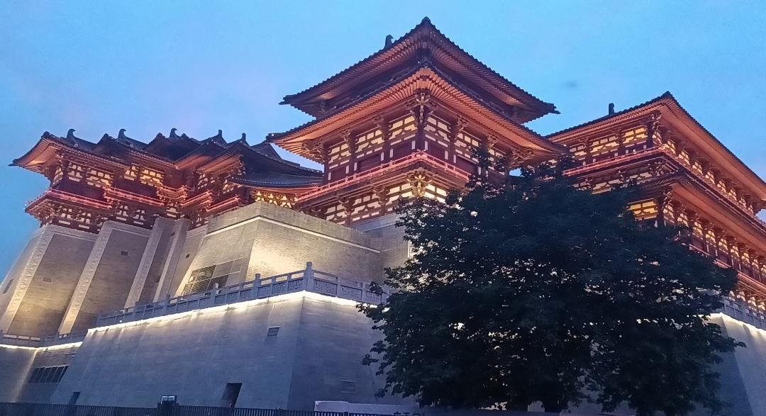 半个月前，听村子的话，把股票清了，换成境外ETF，截止到昨天，略微涨了些。
亏盈