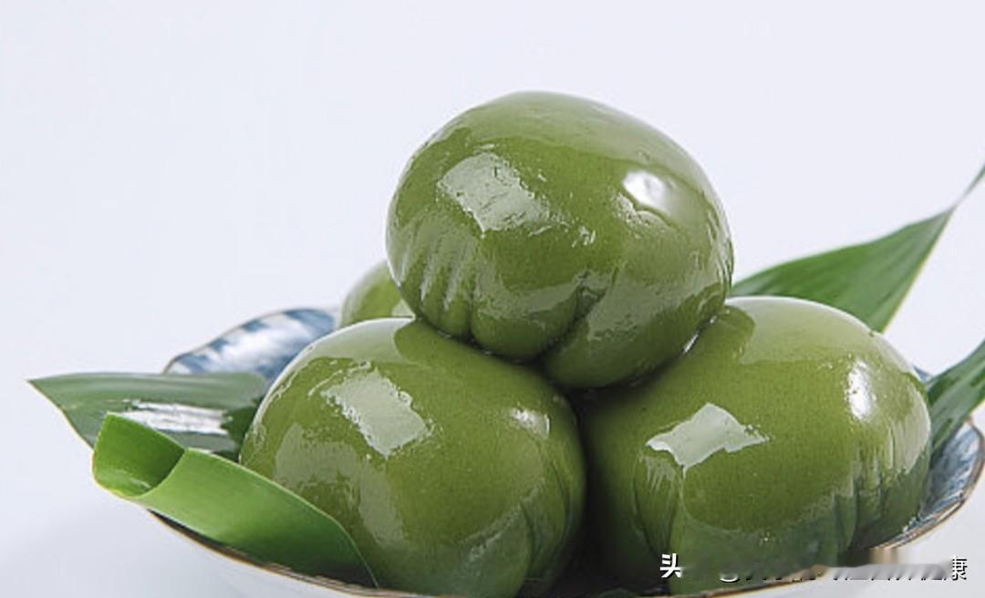 一. 青团：糯香里的能量与护肝力
-外皮：艾草或麦苗汁富含叶绿素、膳食纤维，有助