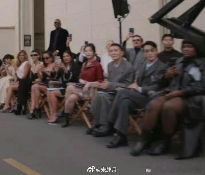 刘亦菲朱一龙好莱坞同框刘亦菲朱一龙好莱坞同框！神仙颜值遇上影帝实力，这场东方星光