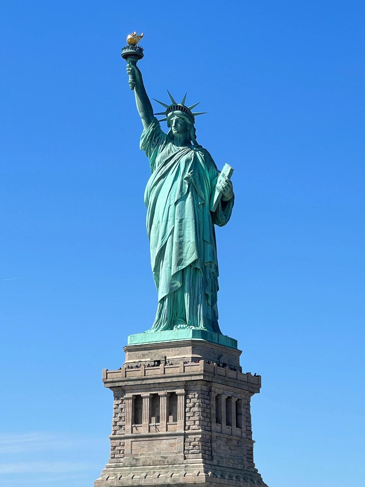 美国严格说起来不算一个国家

为什么这么说呢？其实美国国家人民这个大部分都是移民