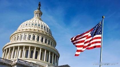 又坐不住了！不仅加拿大，英国也被贴上标签！据塔斯社引援消息报道称，美国总统向英国