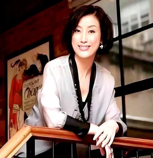 唯一公开认错的洪晃
 
她怼天怼地半辈子，却在镜头前说：这辈子最缺德的事，就是当