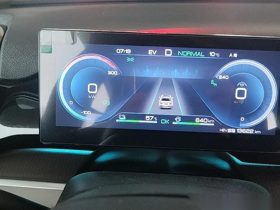 比亚迪的混动保养要记三个里程，指导手册上，要求时间周期一年，混动里程是5000公