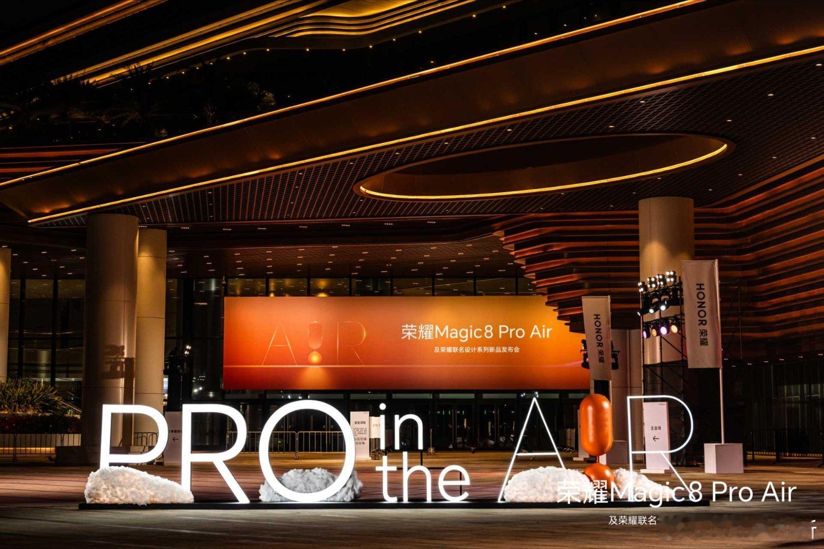 生活自有其重，但我们可以选择“轻装上阵”。荣耀Magic8 Pro Air——“