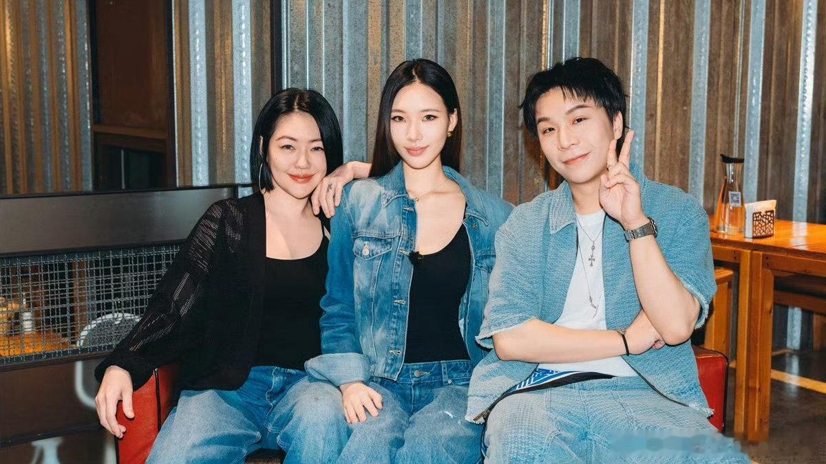 小S和大女儿在小姐不熙娣合体小S和大女儿EIIy将首度在小姐不熙娣合体全新同框画