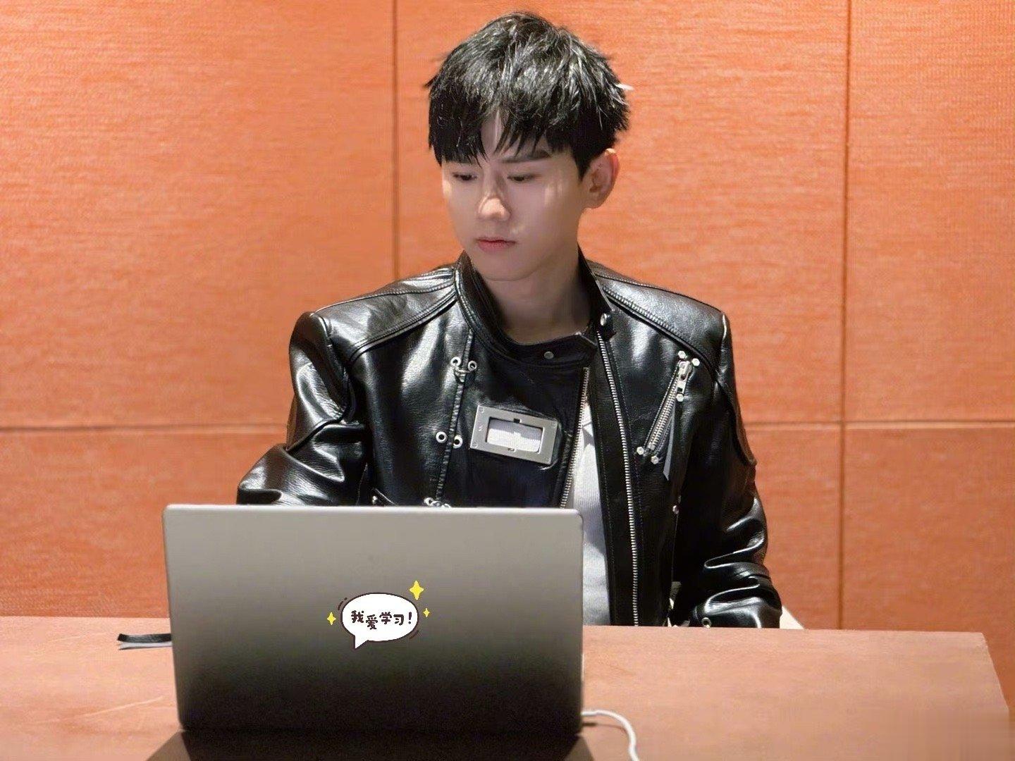#张杰即将连唱3天合唱12小时#、#张杰起来练声了# 张杰即将连唱3天合唱12小