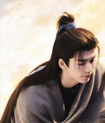 龚俊罗云熙张凌赫丁禹兮古装四美日近龚俊、罗云熙、张凌赫、丁禹兮被网友评选为新一代