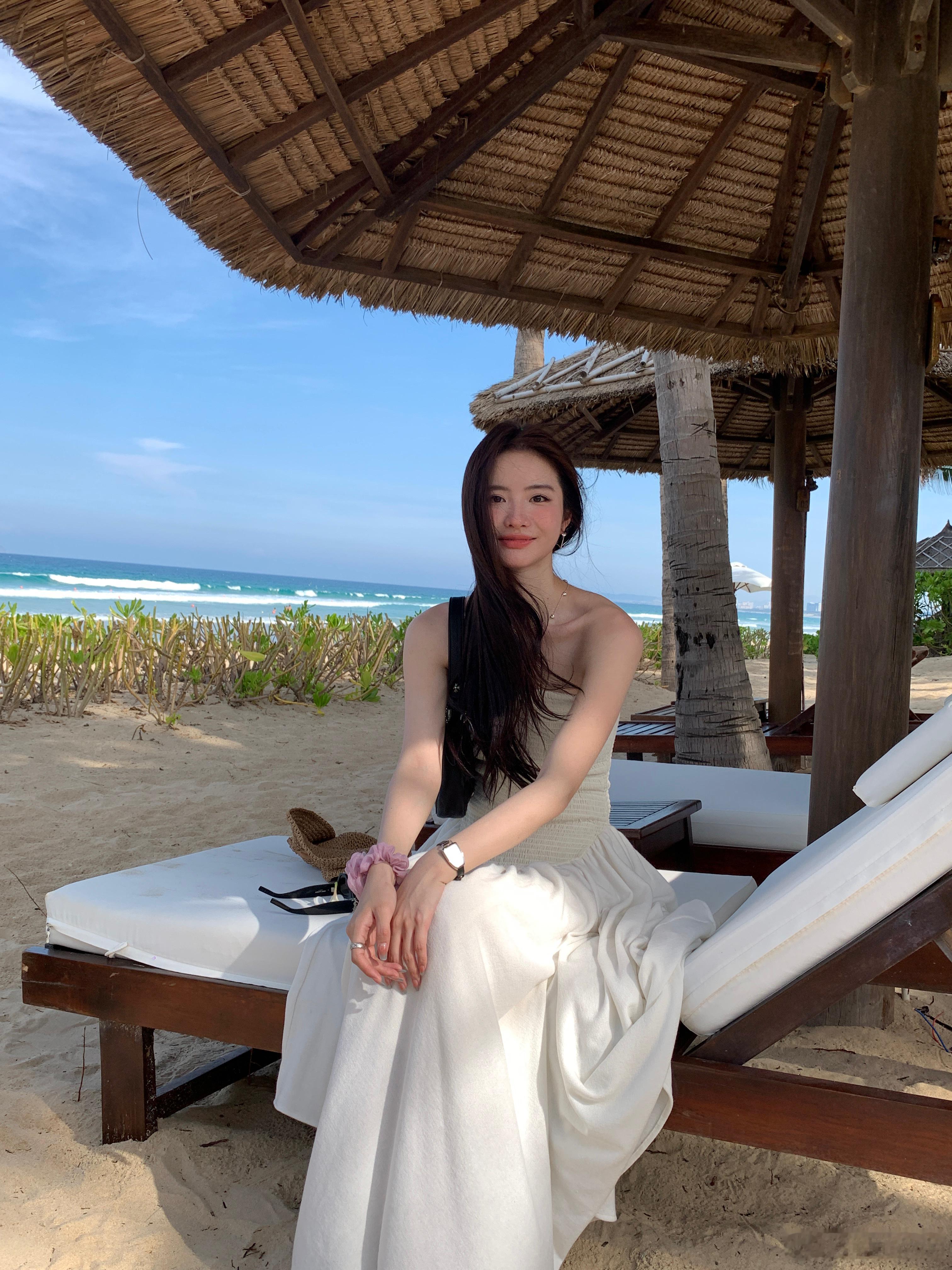 天空蓝得发疯皮肤晒得黝黑👰🏿‍♀️ ​​​