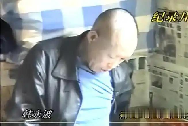 “吃蛇太多变蛇人？”2003年，辽宁村民韩永波有个特殊嗜好，顿顿都要吃蛇肉，而且