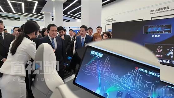 马英九先生一行近日在广东参观比亚迪总部，亲身体验了大陆电动车产业的蓬勃发展。在参