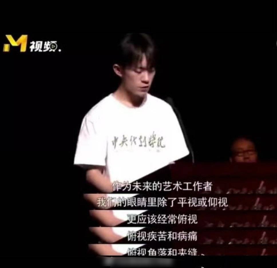 不装了，天龙人终于要俯视我们了 