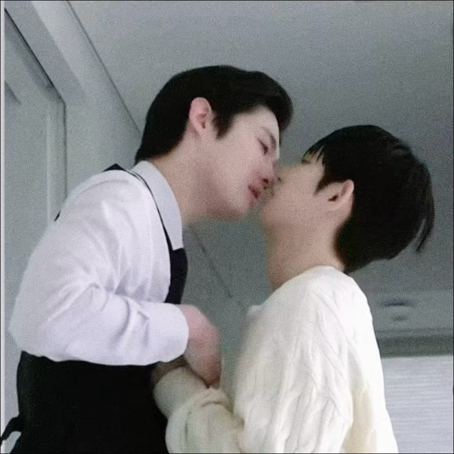 等一下。。。所有人感受。。走戏的时候似有若无的碰到是。。。。2.5不要再发力了我