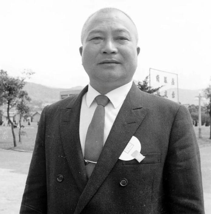 1949年1月21日深夜，傅作义在北平向守军高级将领宣布和平起义。话音未落，第九