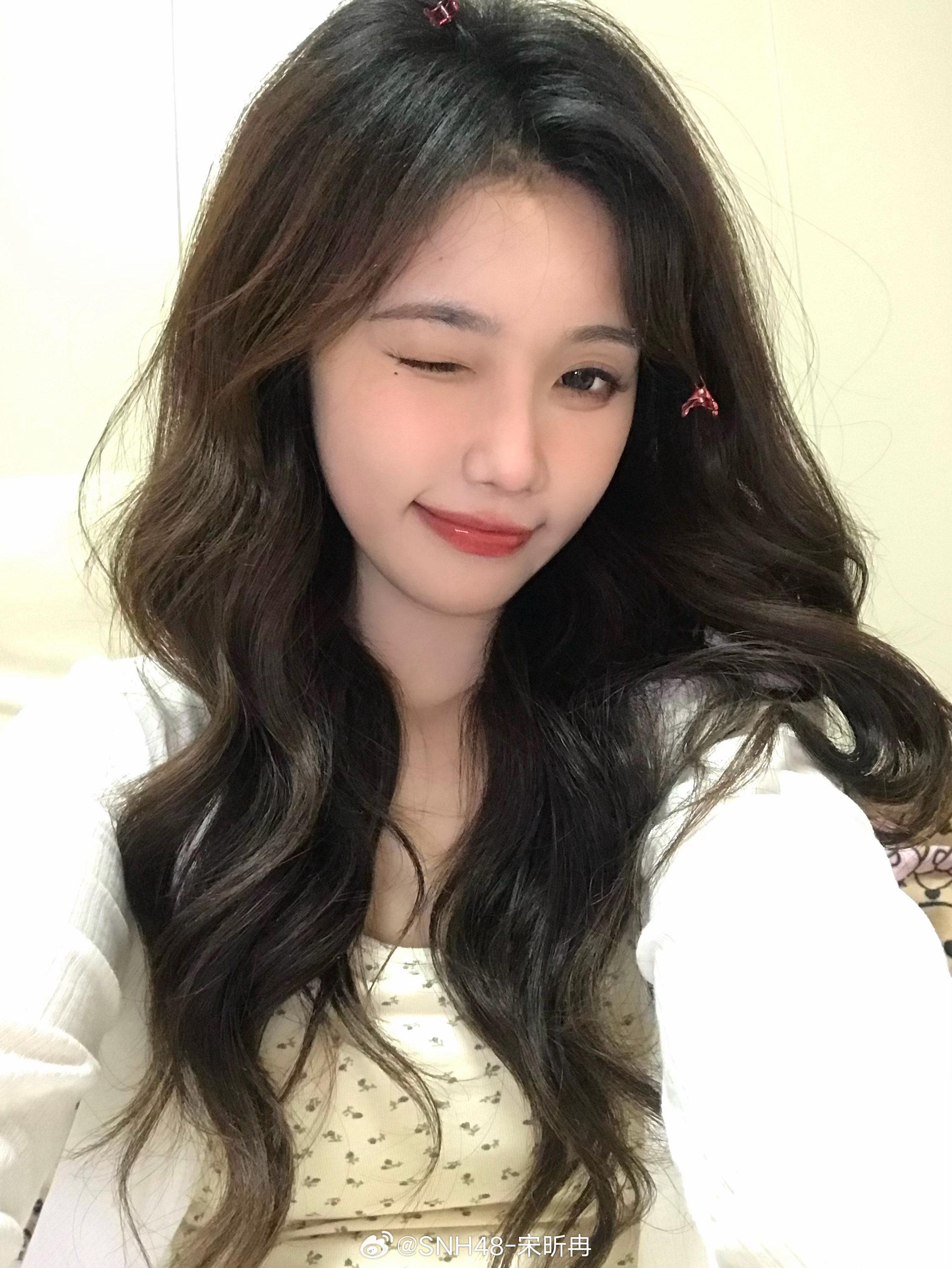 美哭了