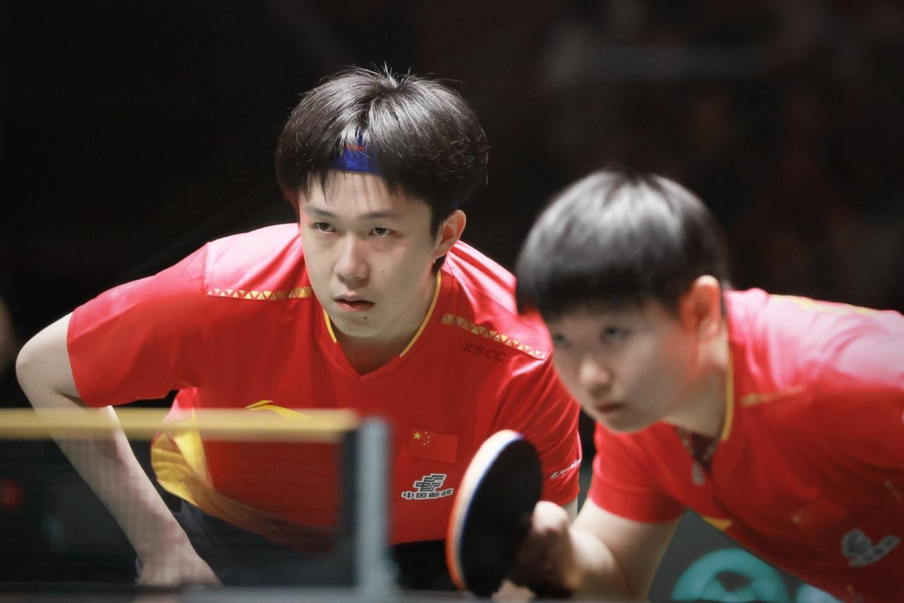 听云与明月窃语，看满天星辰熠熠。

风里有你，云里有你，目光所及，皆是你。世间万