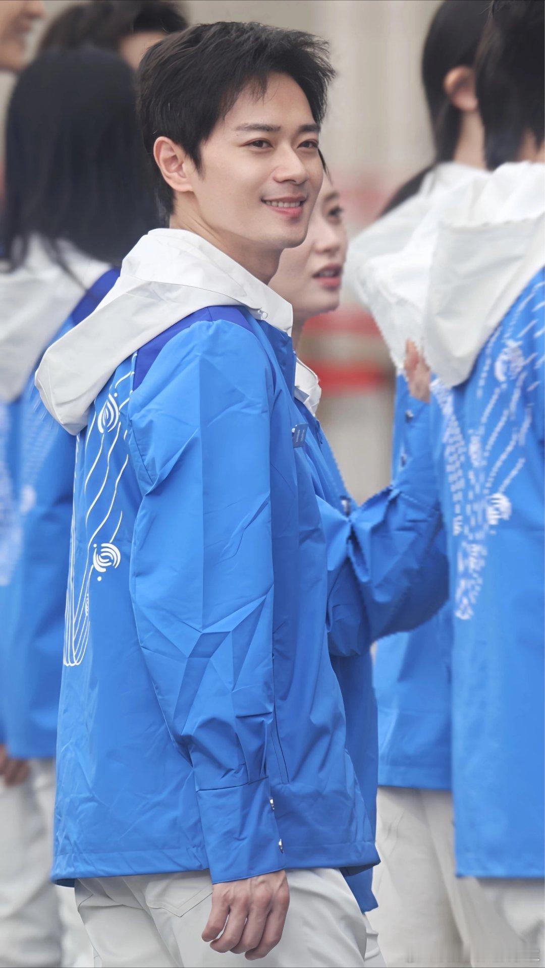 曹骏不仅是帅，更多的是演技好有实力，所以大家才会喜欢。古装剧里练家子行云流水的打