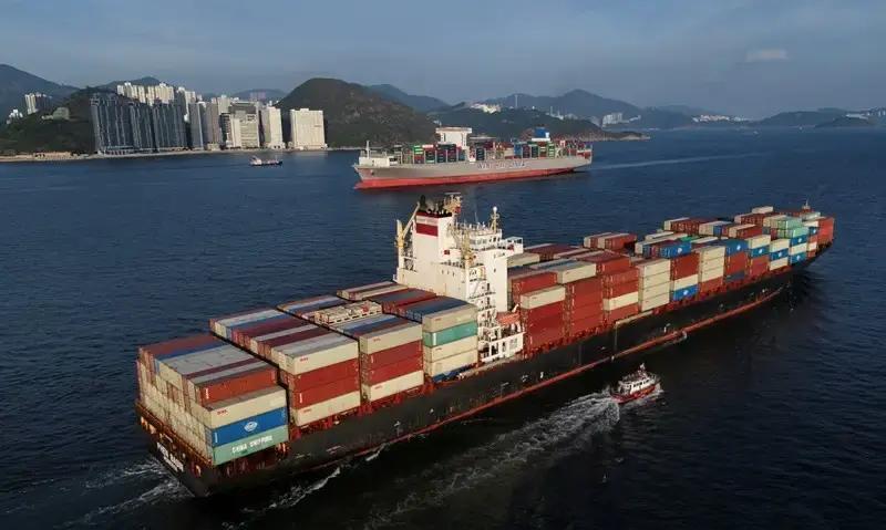 伊朗天降了一笔横财？2026年10月中旬，一艘外国大货船在波斯湾入口那个关键水道