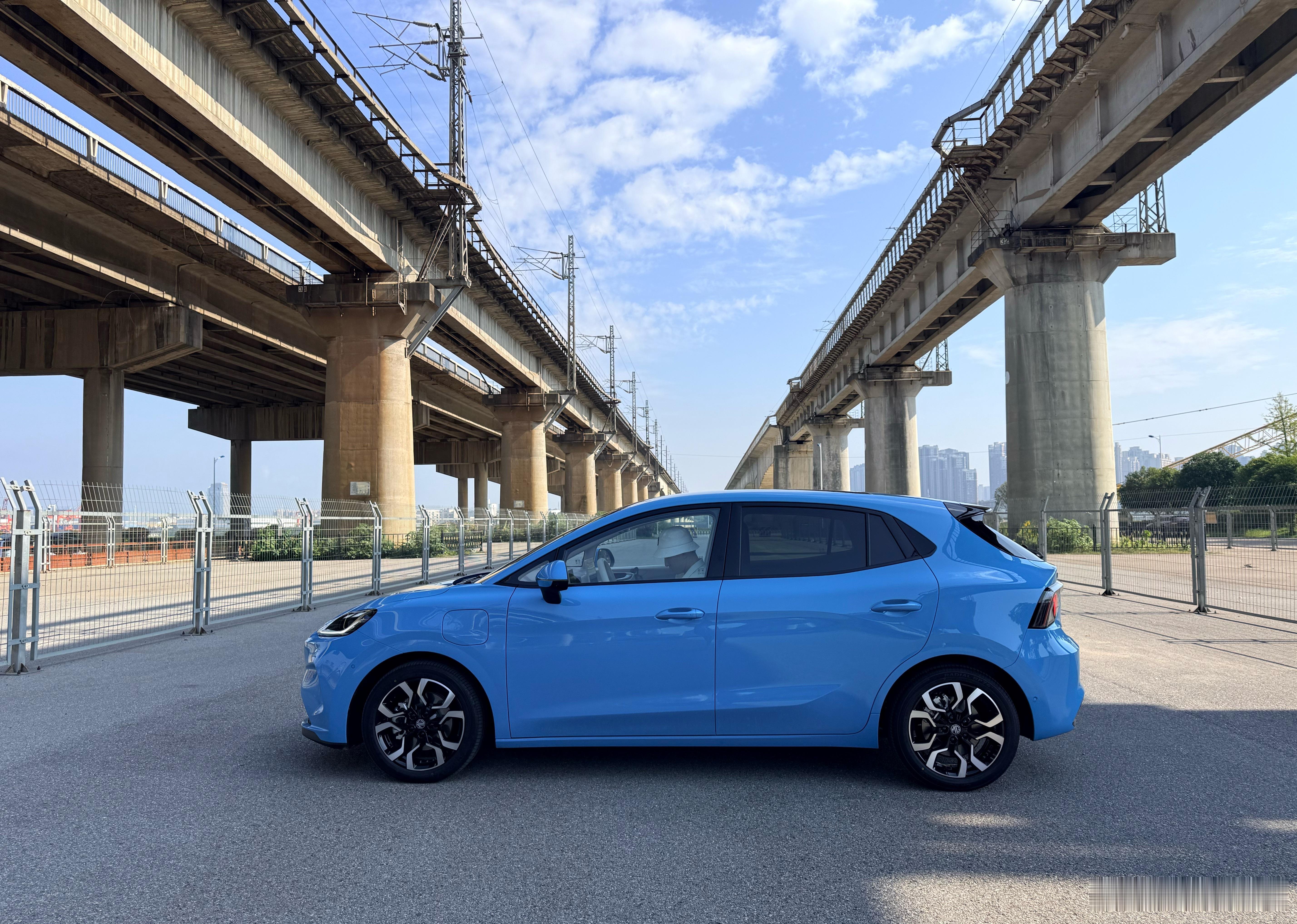 MG4，9万多，530续航，还有辅助驾驶，8155芯片，怎么样[doge] ​​