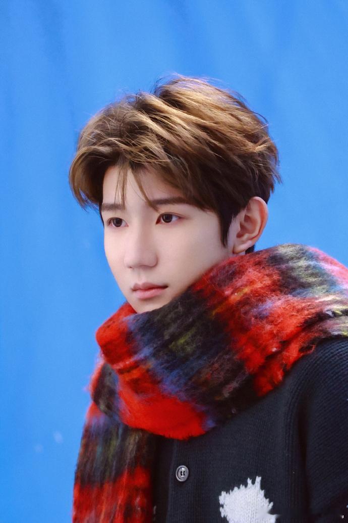 王源年味王源小马毛衣 王源小马毛衣，王源年味，谁懂这个飘雪+小马毛衣造型的源哥的