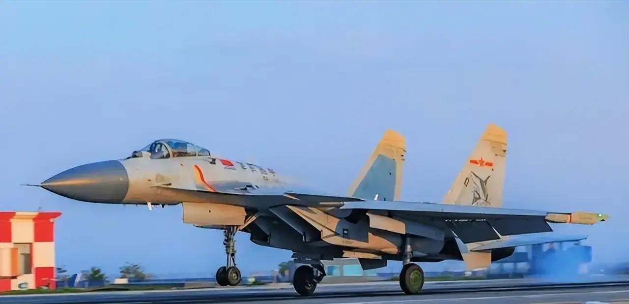 快讯！
中国海军突然宣布了。
2025年初，福建舰在海上试验阶段公开了多次起飞与