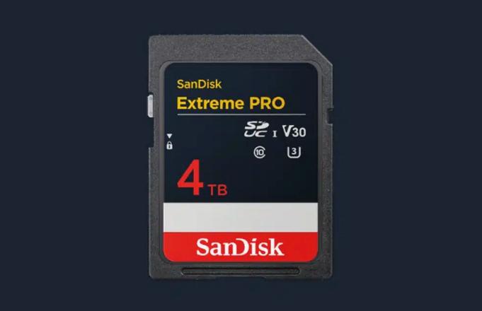 【西部数据推出全球首款4TB UHS-I SD存储卡】4月12日，西部数据展出了